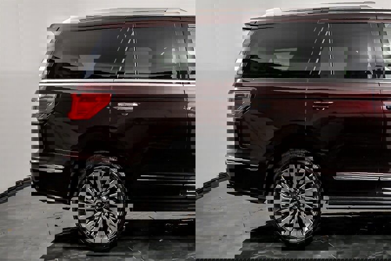 Used 2019 Lincoln Navigator Reserve image 10