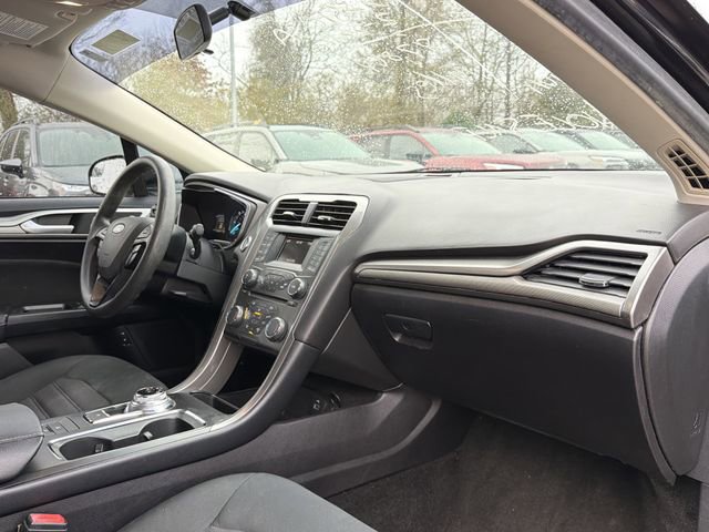 Used 2018 Ford Fusion SE image 18