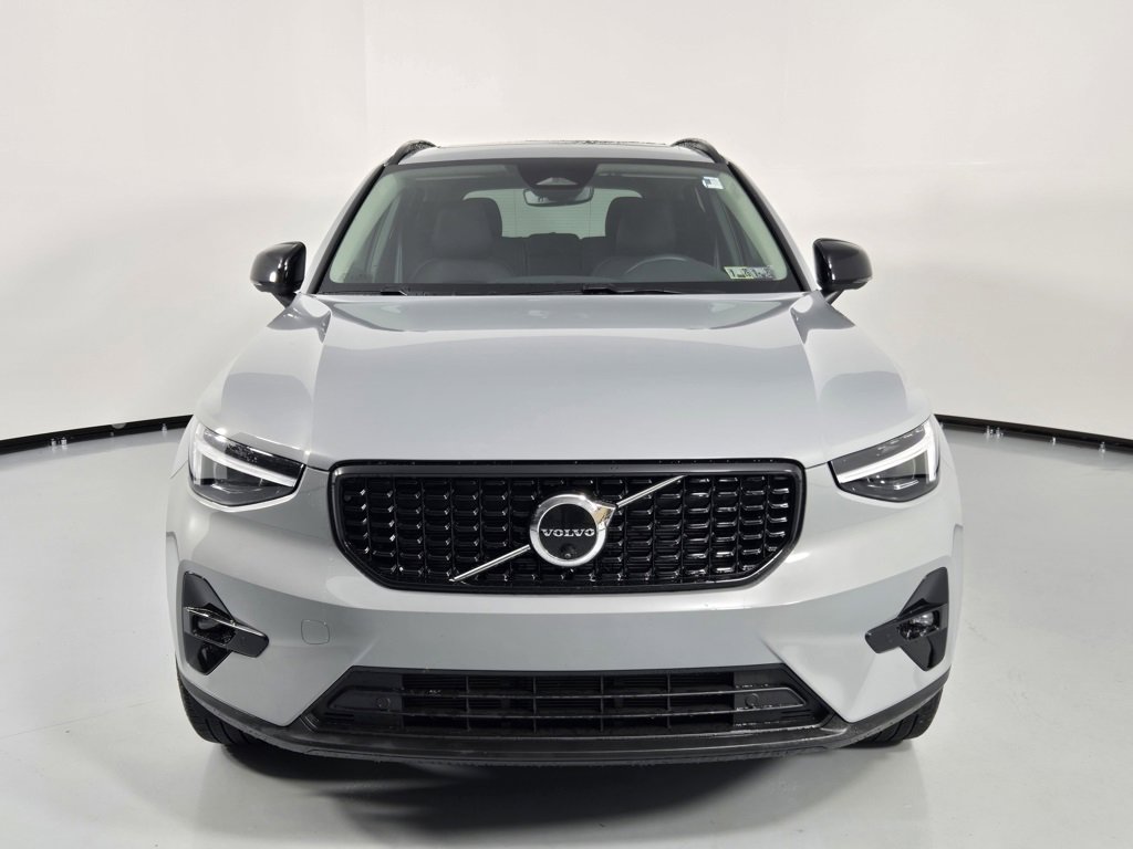 Used 2024 Volvo XC40 B5 Ultimate w/ Climate Package image 2