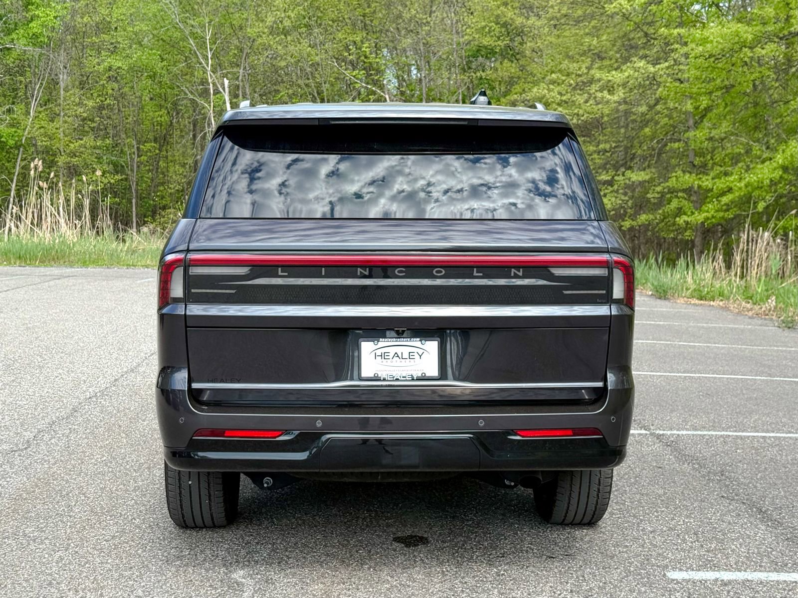 Used 2025 Lincoln Navigator Reserve w/ Jet Appearance Package AWD/4WD image 5