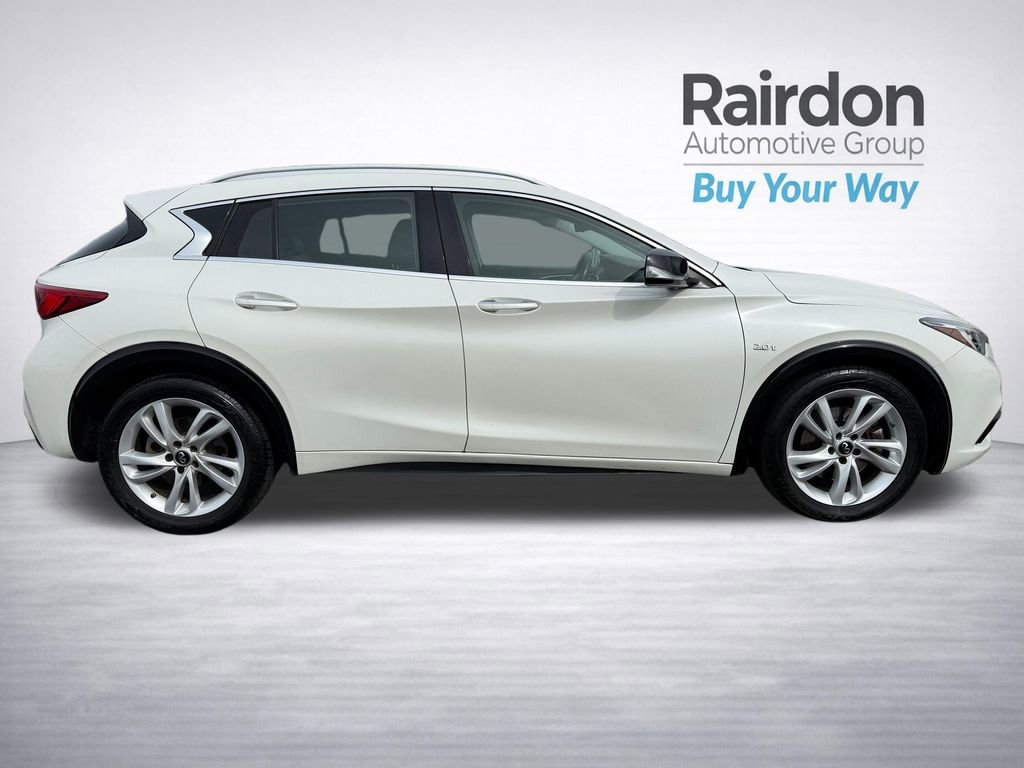Used 2017 INFINITI QX30 Premium image 10