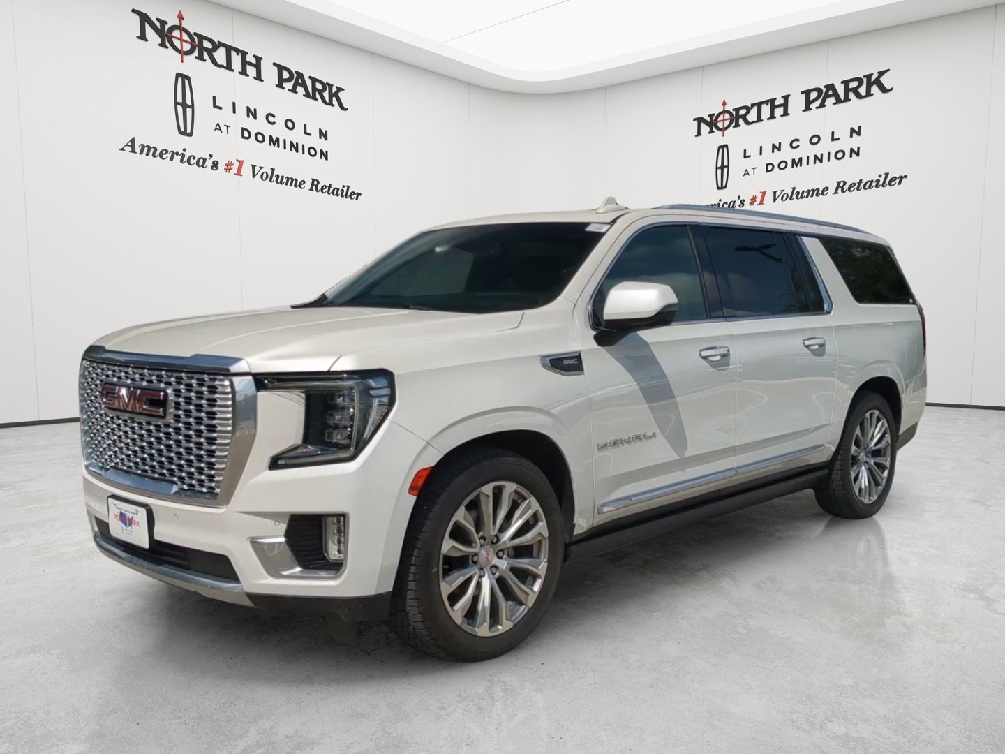 Used 2022 GMC Yukon XL Denali w/ Max Trailering Package AWD/4WD image 1