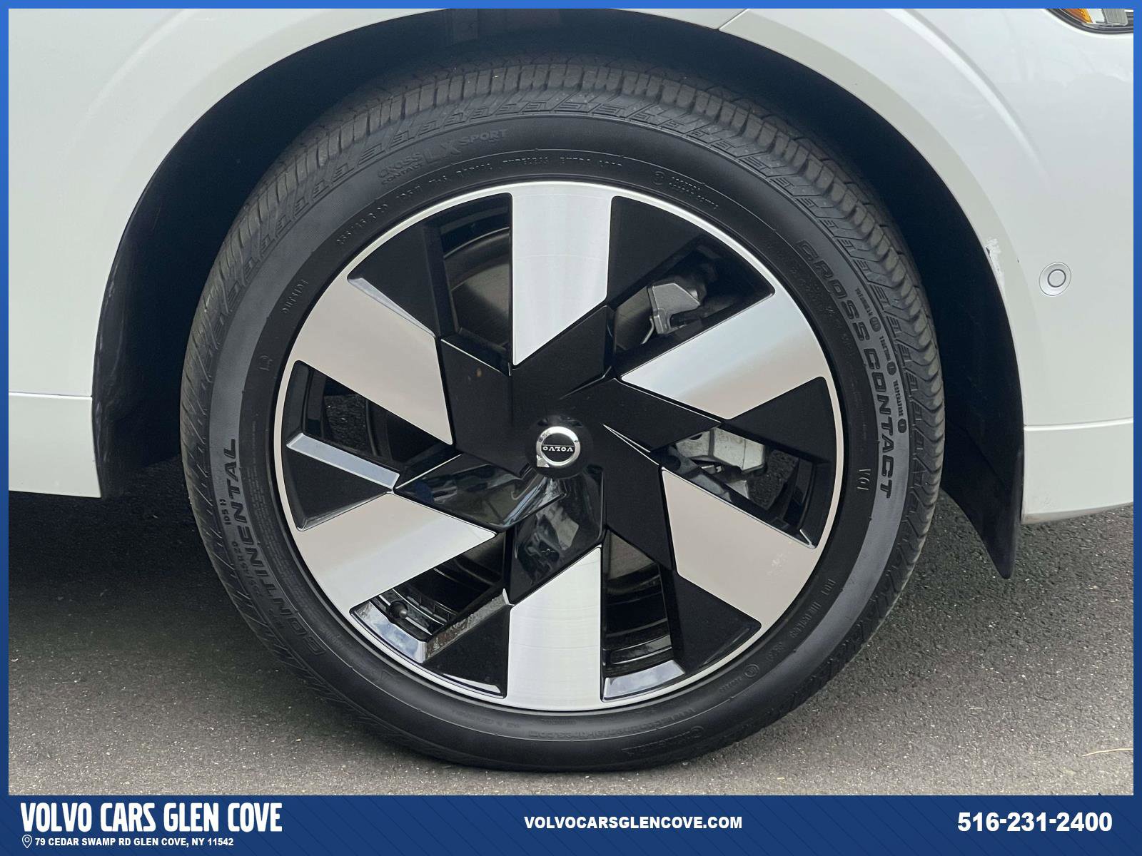 Used 2024 Volvo XC60 T8 Plus w/ Protection Package Premier image 6