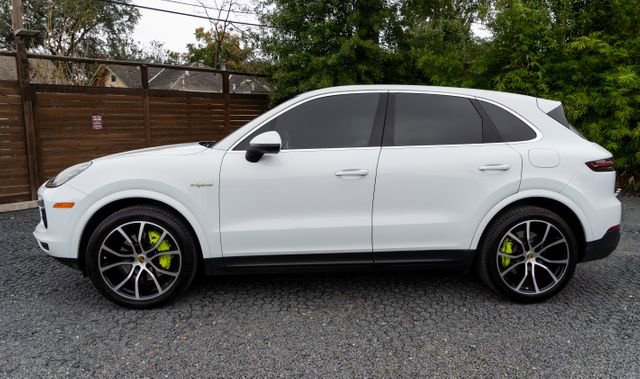 Used 2021 Porsche Cayenne E-Hybrid image 3