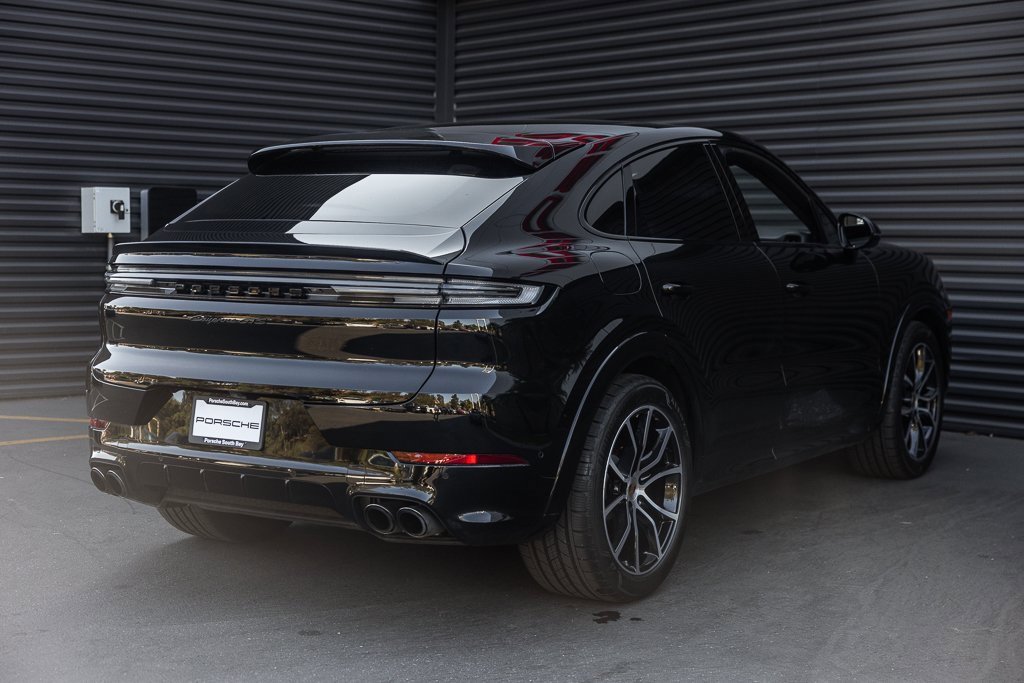 Certified 2025 Porsche Cayenne GTS image 9
