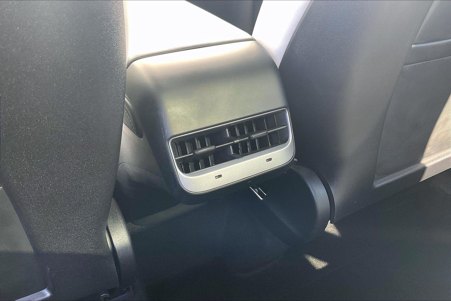 Used 2024 Tesla Model Y Long Range AWD/4WD image 40