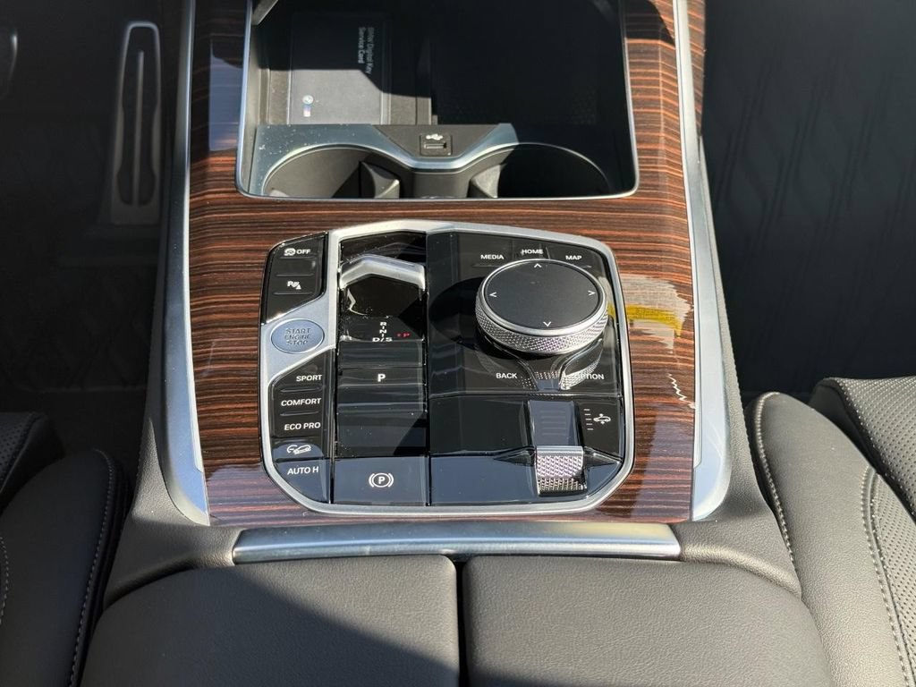 New 2027 BMW X7 xDrive40i w/ M Sport Package AWD/4WD image 9