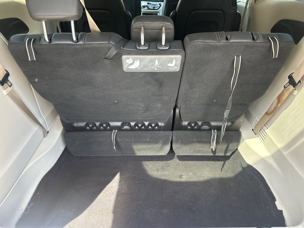 Used 2019 Chrysler Pacifica Touring-L image 36