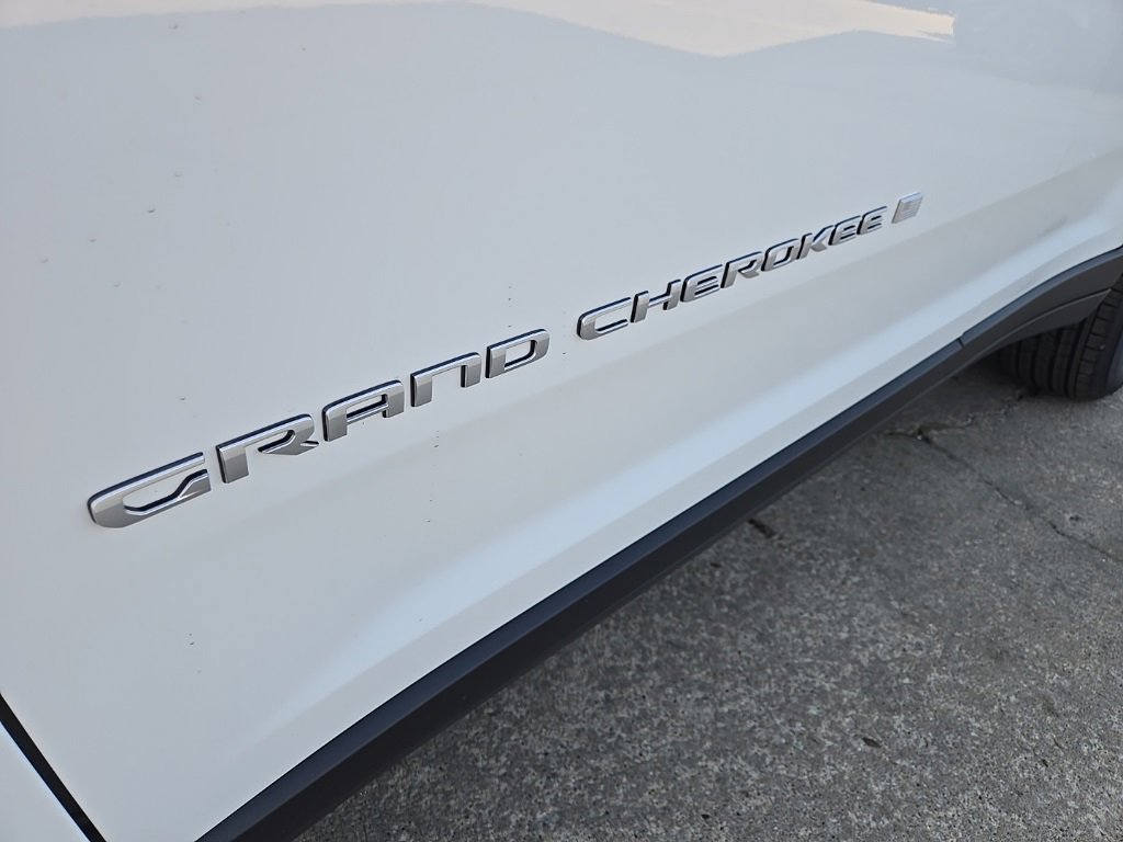 New 2025 Jeep Grand Cherokee Limited w/ Luxury Tech Group II image 16