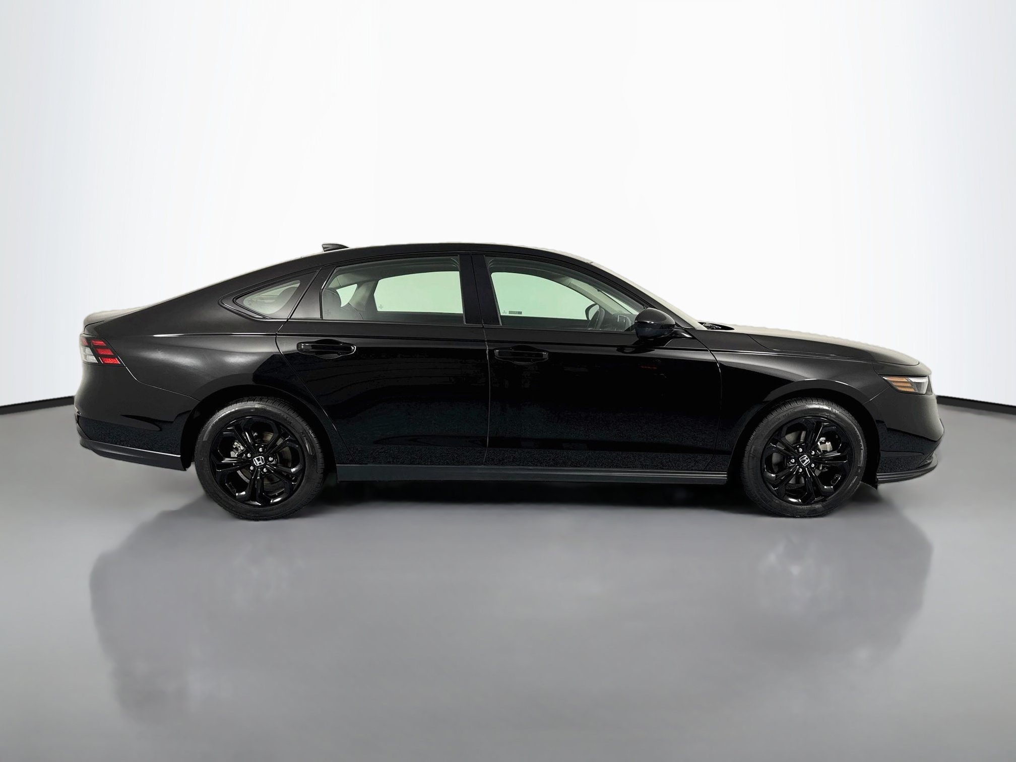 Certified 2025 Honda Accord SE image 4