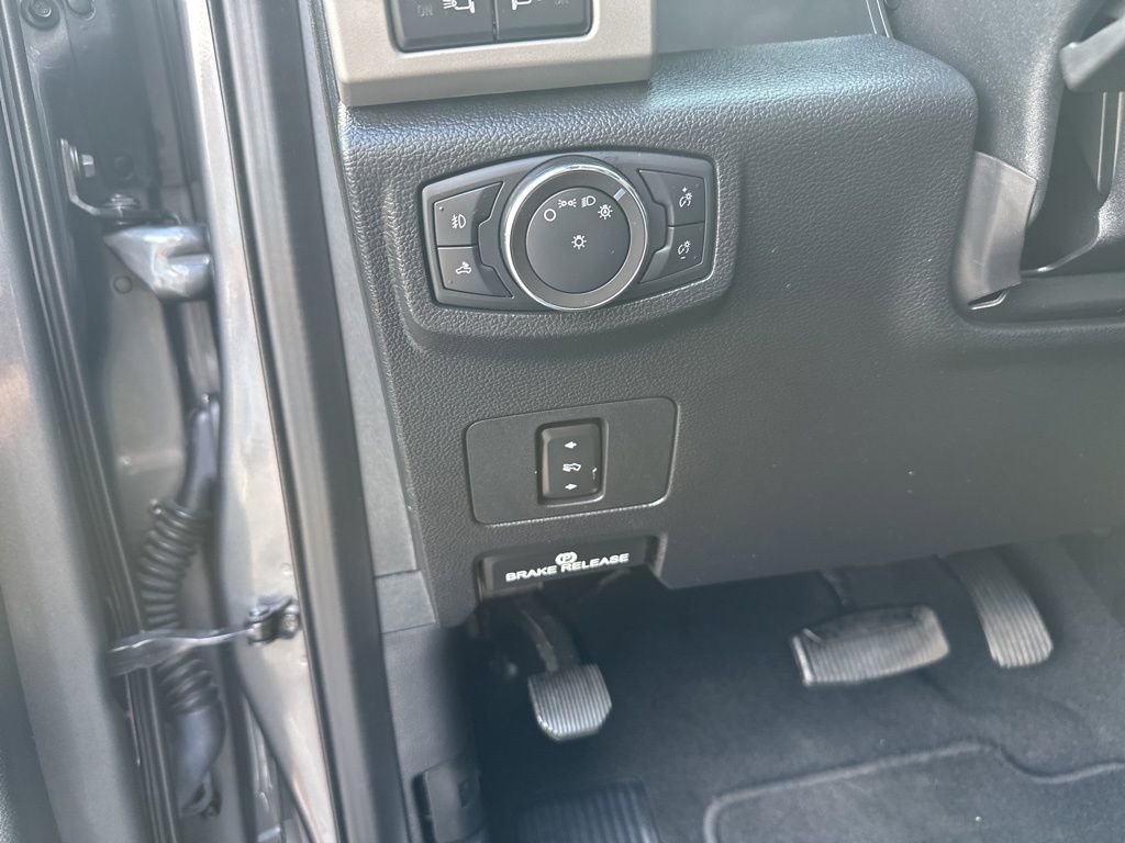 Used 2021 Ford F350 Lariat image 19