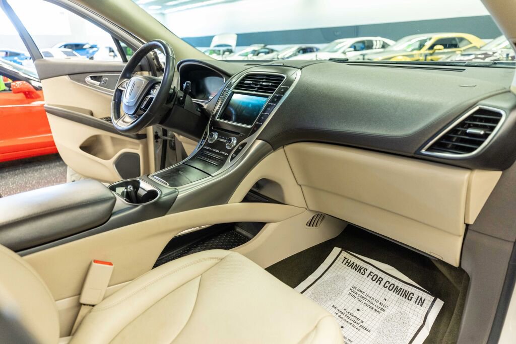 Used 2020 Lincoln Nautilus Reserve image 16