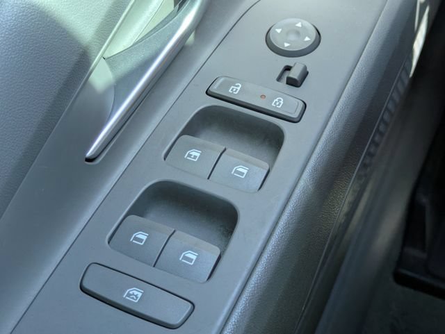 Used 2022 Hyundai Elantra SE FWD image 21