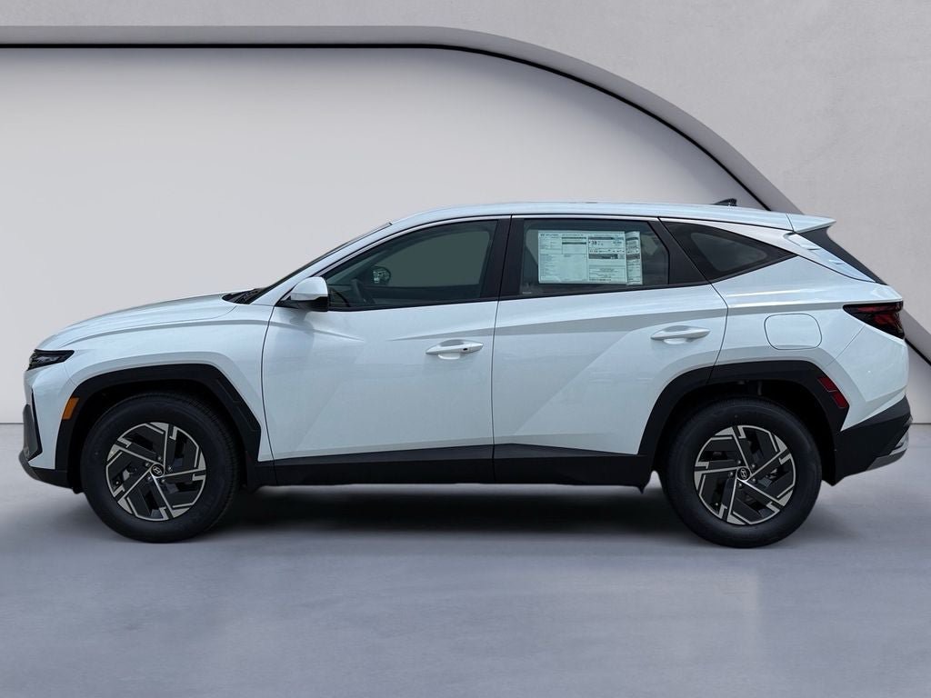 New 2026 Hyundai Tucson Blue SE FWD image 2