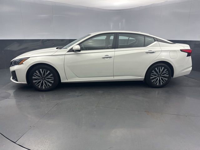 Used 2023 Nissan Altima 2.5 SV image 3