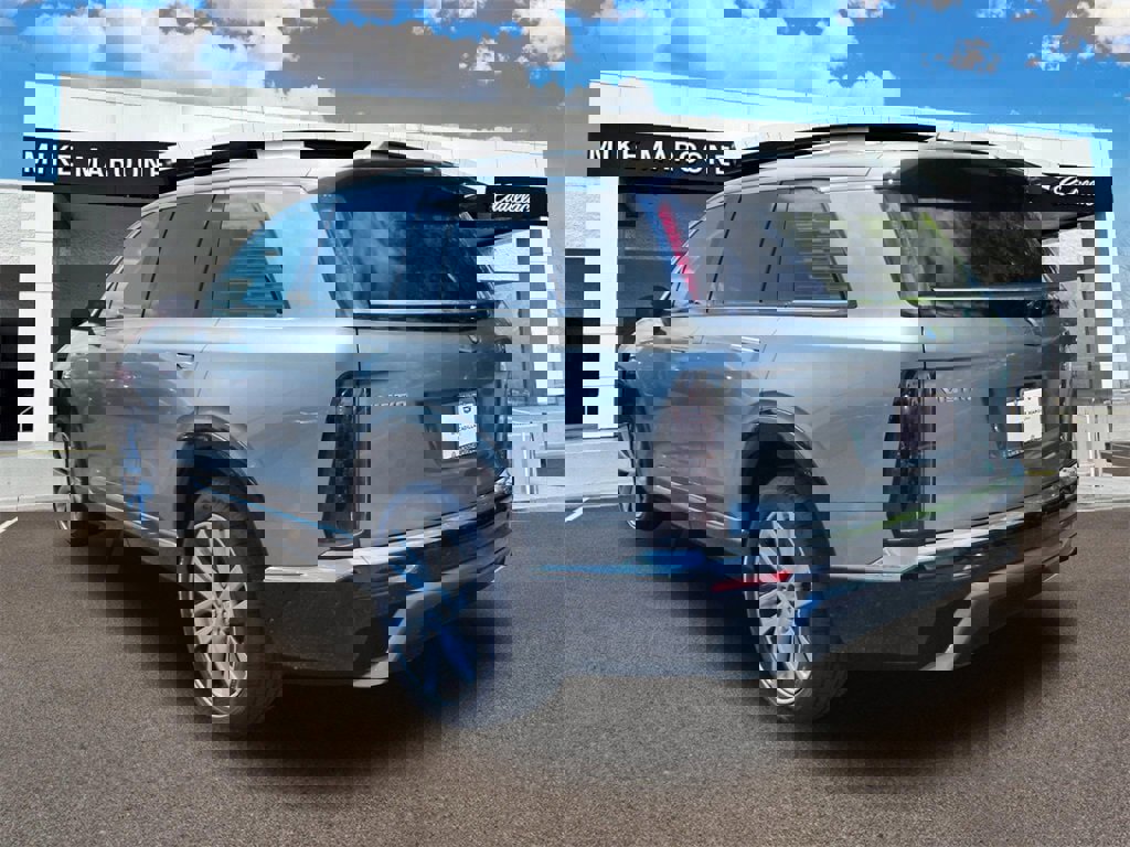 New 2026 Cadillac Vistiq Luxury w/ LPO, Floor Liner Package image 2