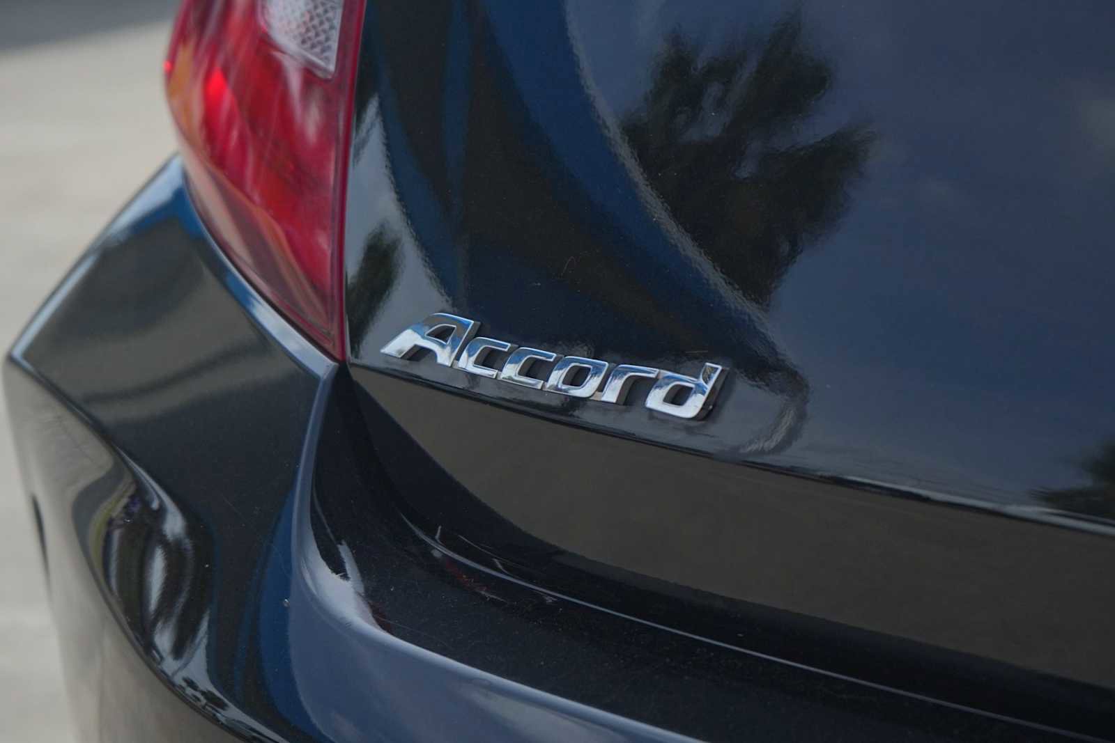 Used 2017 Honda Accord EX-L image 8