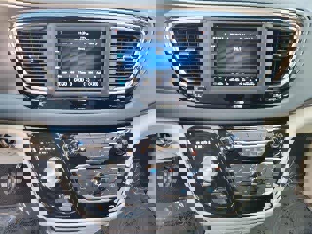 Used 2020 Chrysler Voyager Lxi FWD image 27