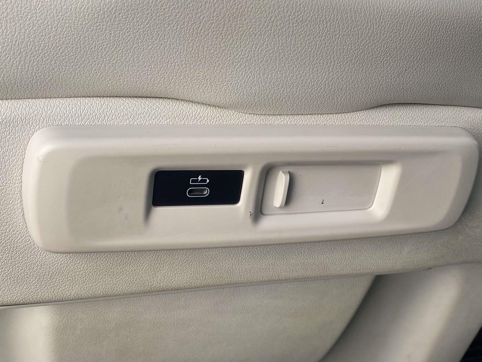 Used 2022 BMW X5 sDrive40i w/ Executive Package image 13