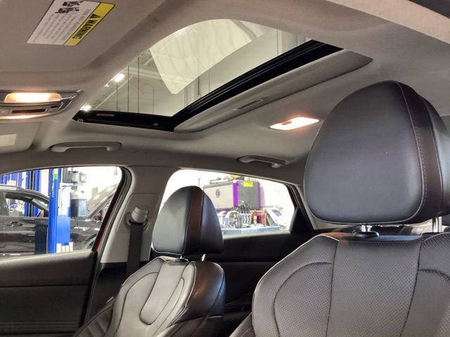 Used 2023 Hyundai Elantra Limited w/ Cargo Package image 17