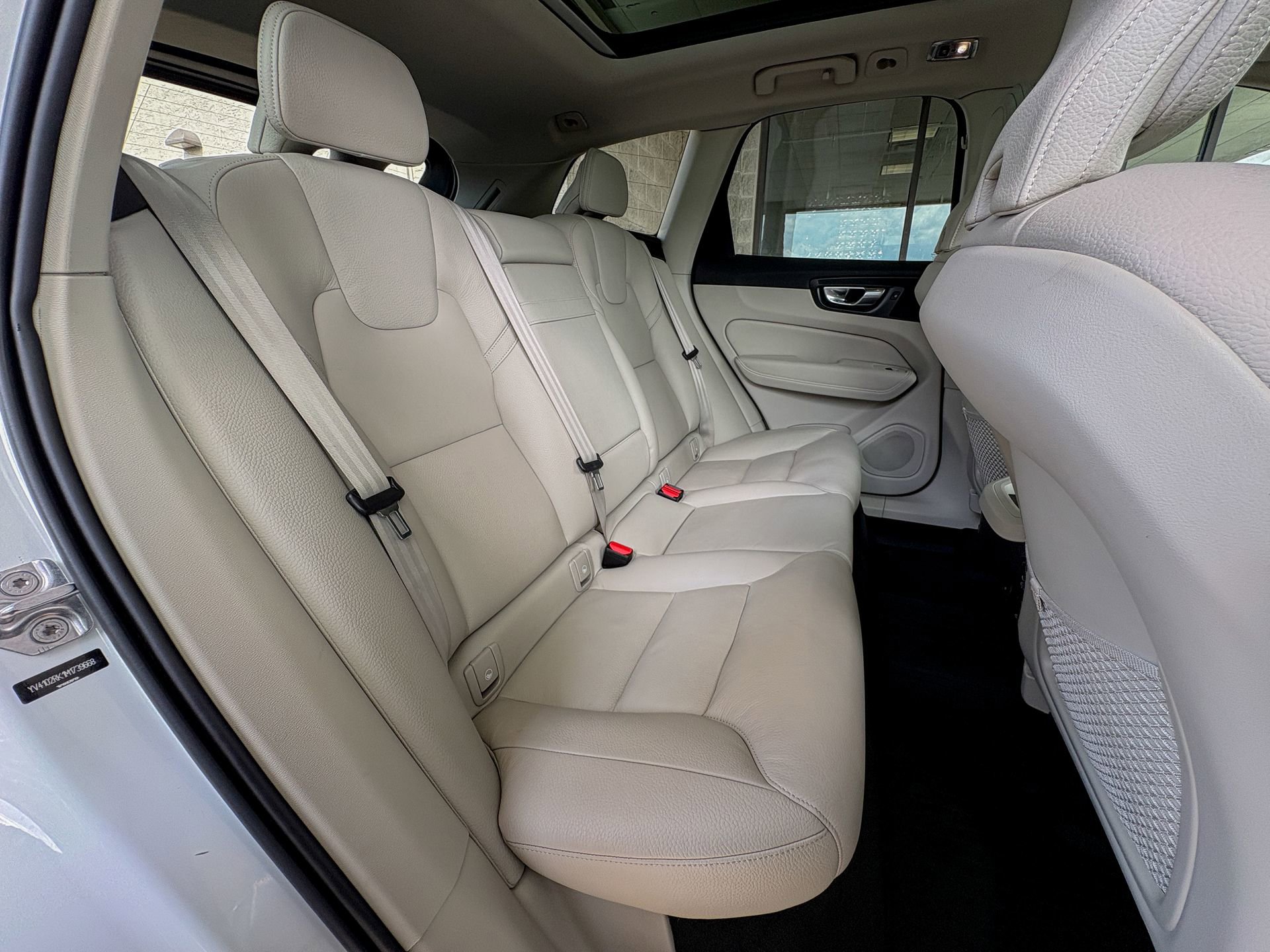 Used 2021 Volvo XC60 T5 Momentum w/ Advanced Package image 19