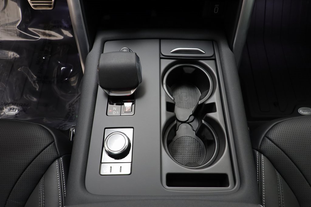 New 2026 Land Rover Discovery Limited Edition image 14