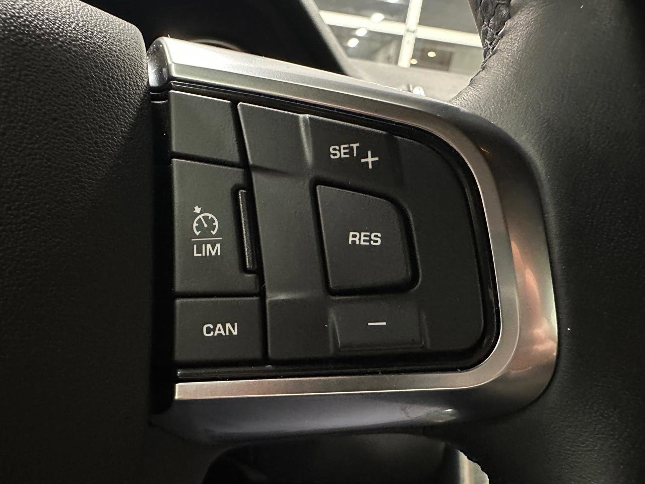 Used 2019 Land Rover Discovery Sport SE image 30