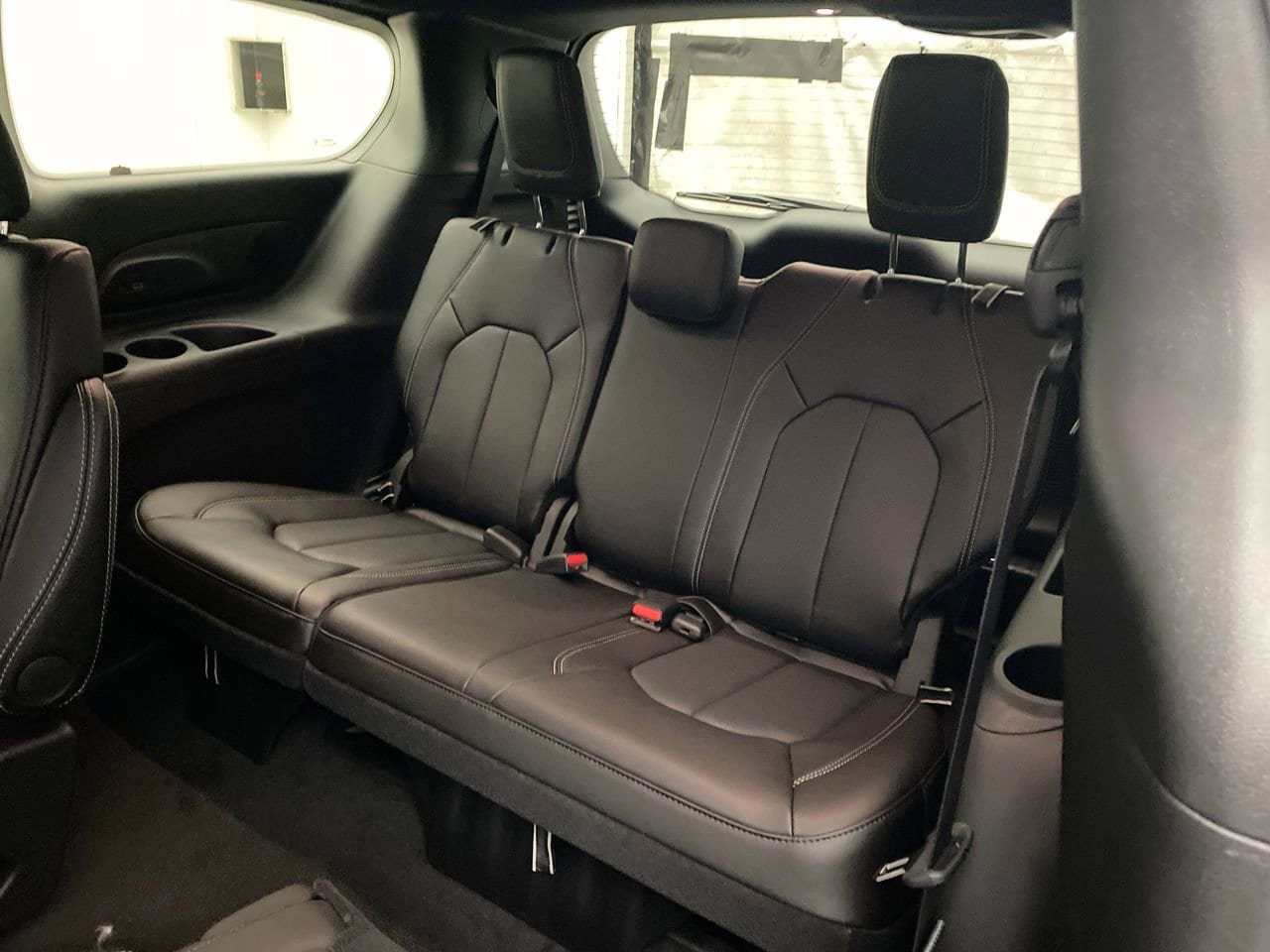 New 2027 Chrysler Pacifica Select FWD image 23