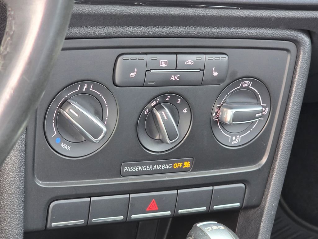 Used 2015 Volkswagen Beetle TDI image 36