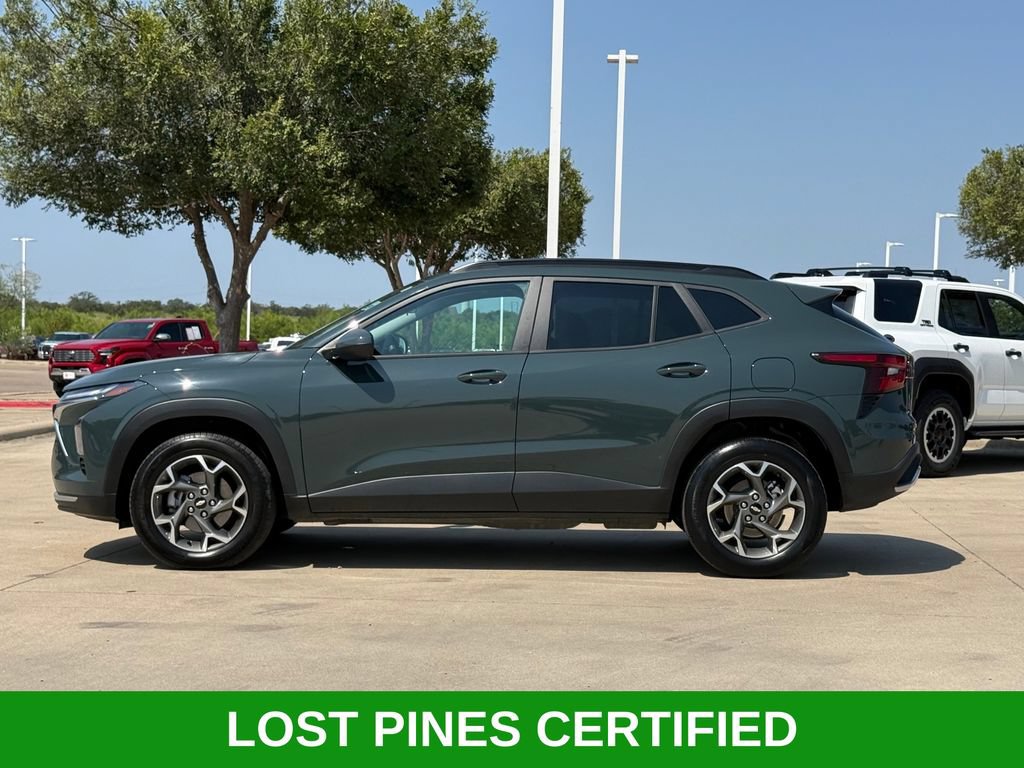 Used 2025 Chevrolet Trax LT FWD image 2