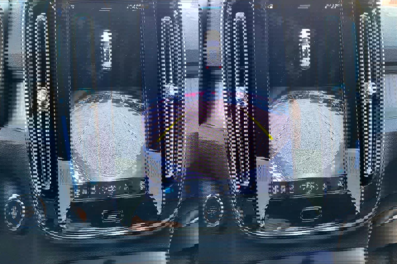 Used 2023 Volvo XC40 B5 Core w/ Convenience Package image 29