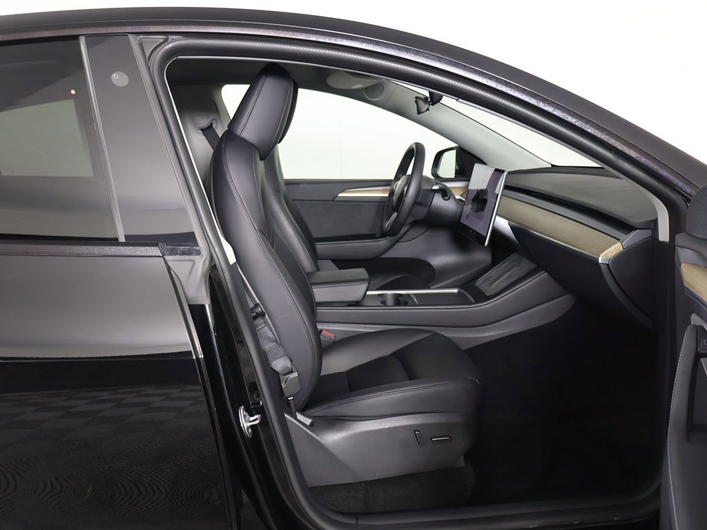 Used 2023 Tesla Model Y Long Range image 30
