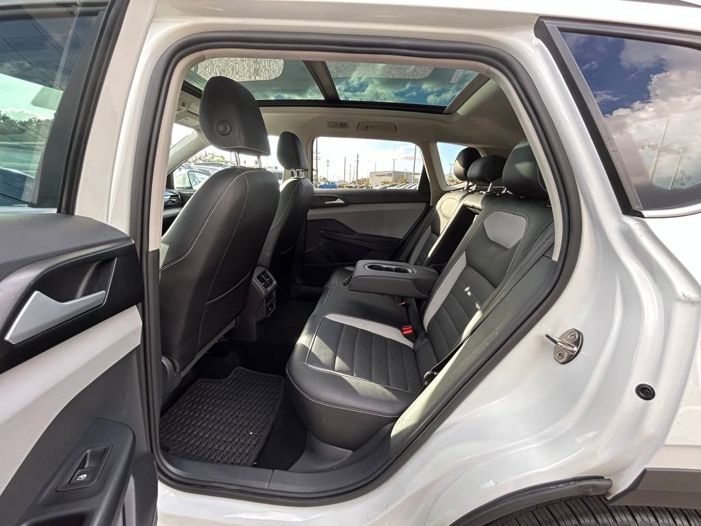 Used 2022 Volkswagen Taos SEL w/ Panoramic Sunroof Package image 49