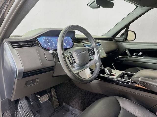 Certified 2025 Land Rover Range Rover SE image 9