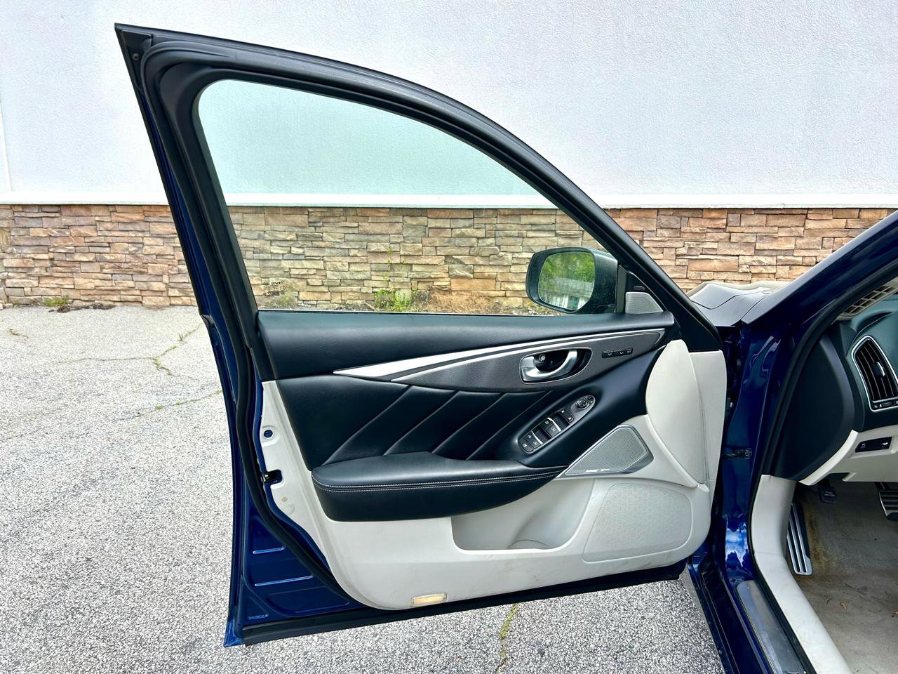 Used 2017 INFINITI Q50 Red Sport 400 RWD image 6