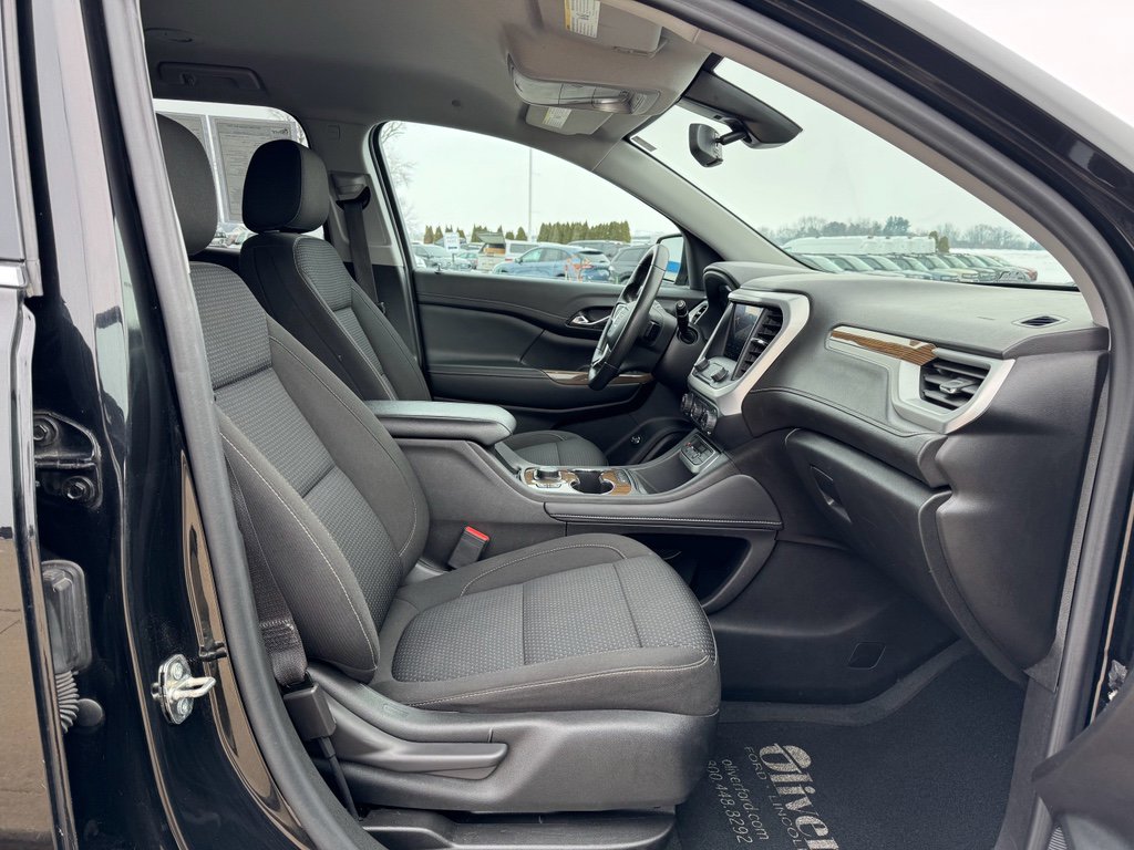 Used 2023 GMC Acadia SLE w/ Driver Convenience Package FWD image 17
