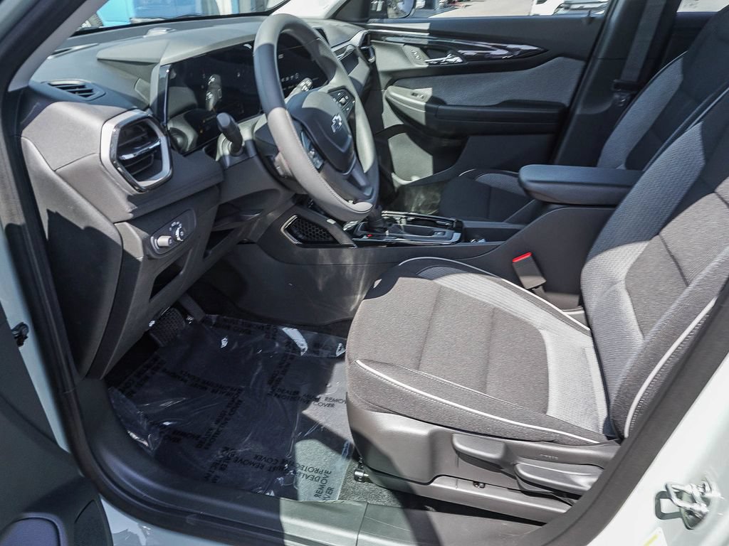 New 2026 Chevrolet TrailBlazer LT w/ Midnight Edition FWD image 17