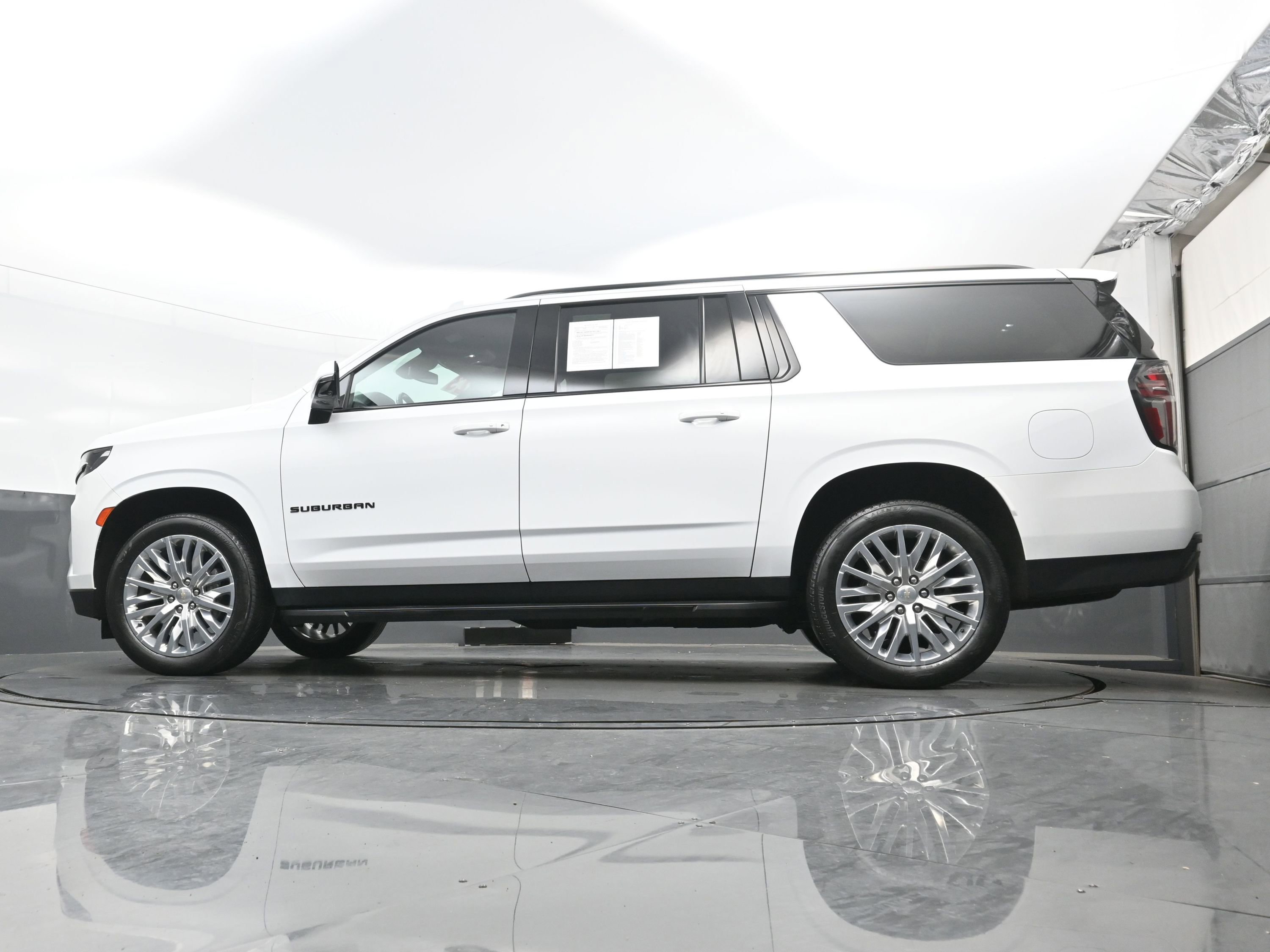 Used 2023 Chevrolet Suburban RST w/ Luxury Package image 31