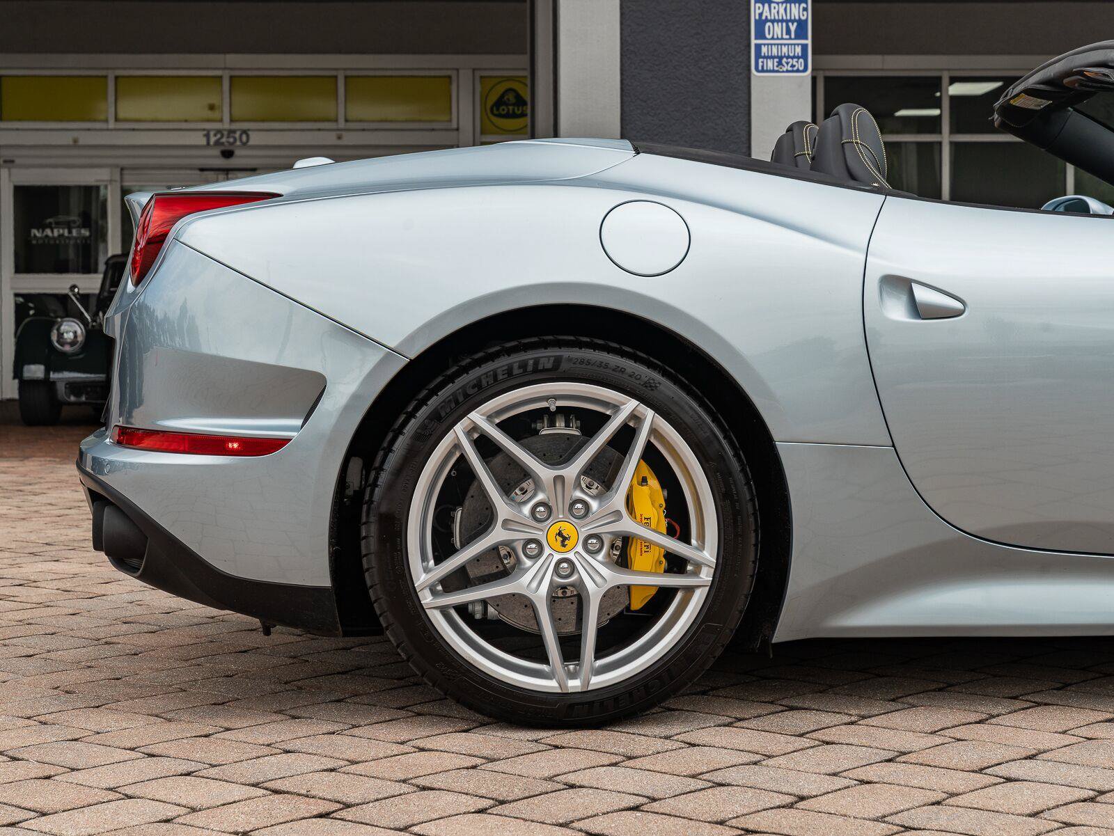 Used 2016 Ferrari California T RWD image 53