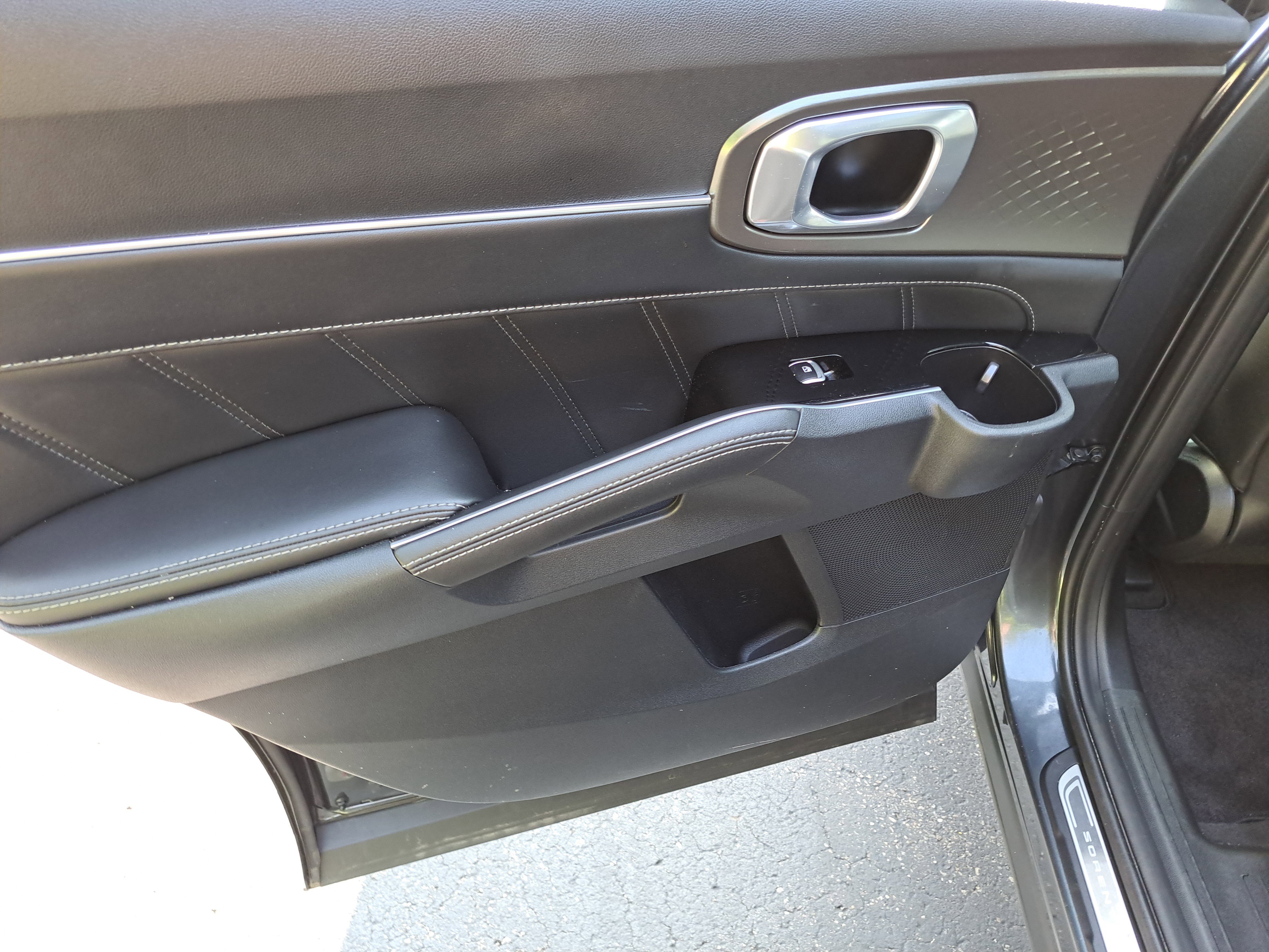 Used 2023 Kia Sorento SX image 10