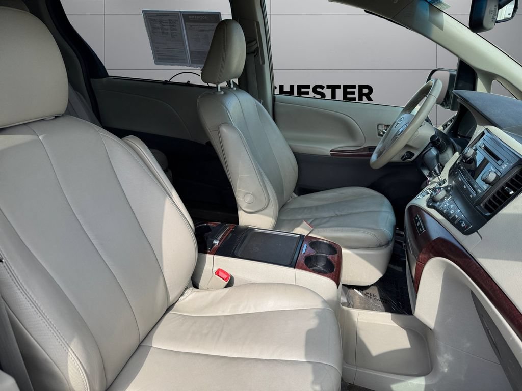 Used 2012 Toyota Sienna XLE AWD/4WD image 17