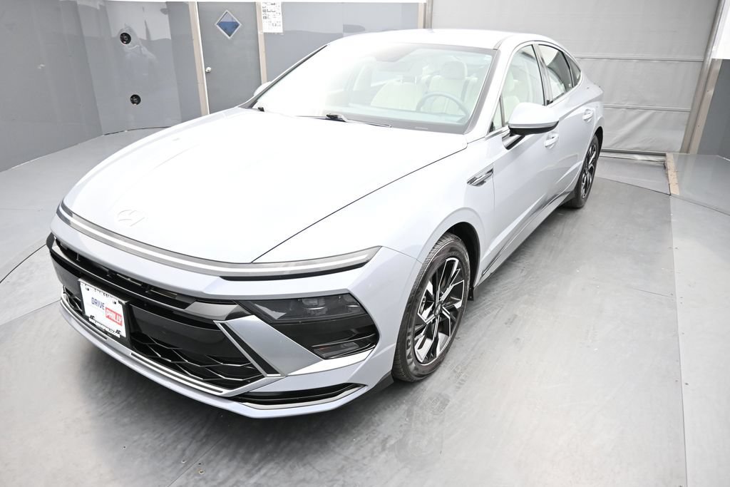Used 2025 Hyundai Sonata SEL FWD image 1
