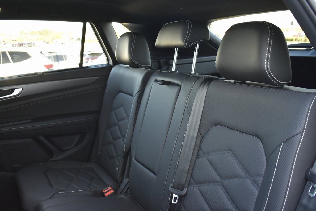 Certified 2025 Volkswagen Atlas Cross Sport SE image 12