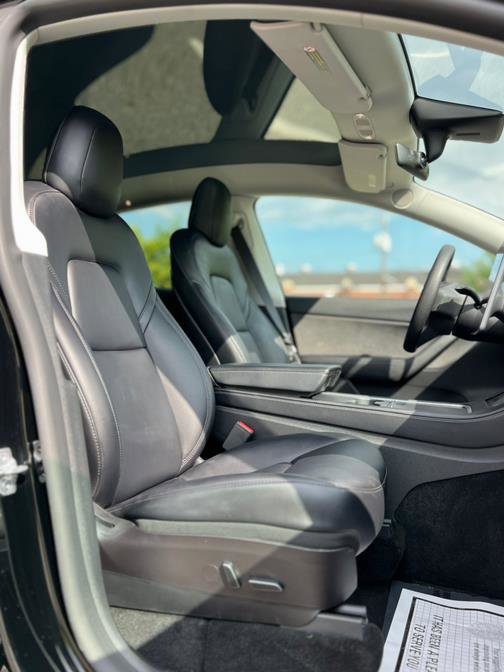 Used 2022 Tesla Model Y Long Range image 28