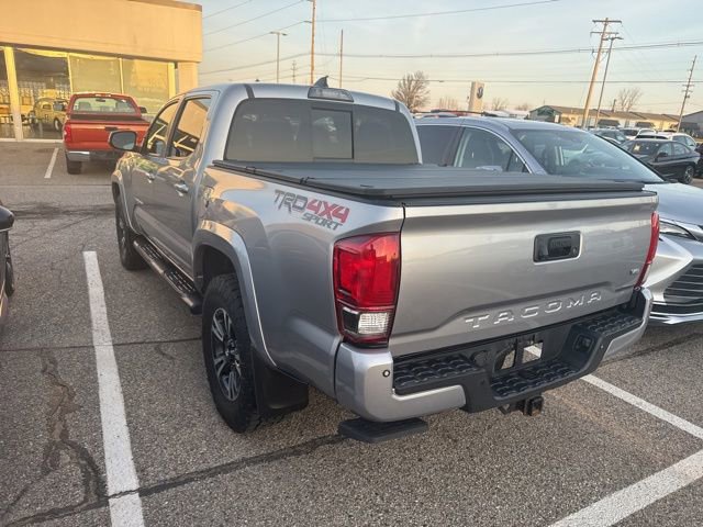 Used 2017 Toyota Tacoma TRD Sport image 6