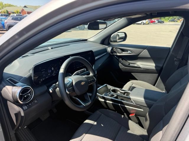 Used 2026 Chevrolet Equinox LT AWD/4WD image 9