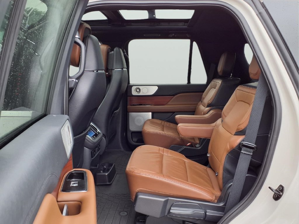 Used 2024 Lincoln Navigator Reserve AWD/4WD image 9