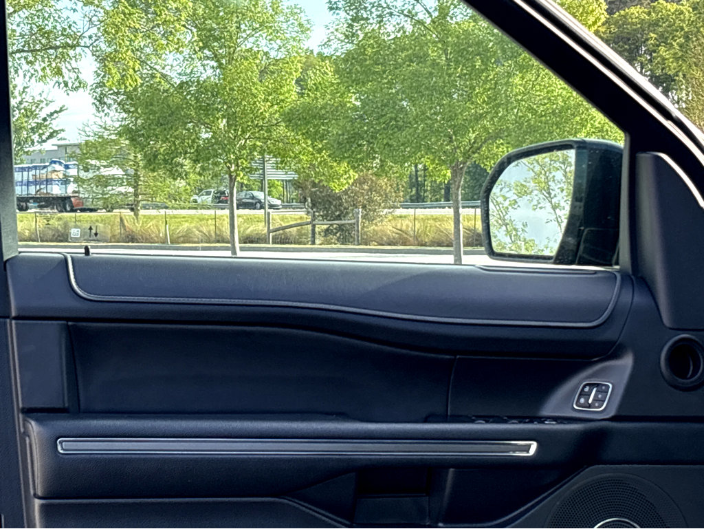 Used 2024 Ford Expedition XLT image 10