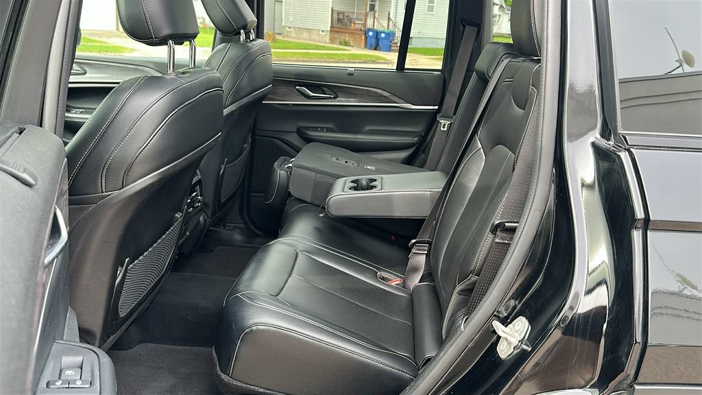 Used 2024 Jeep Grand Cherokee Limited w/ Luxury Tech Group II AWD/4WD image 27