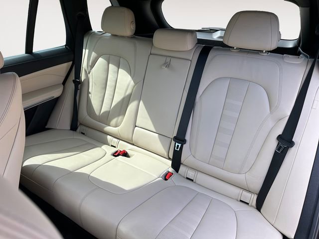 Used 2022 BMW X5 xDrive40i w/ Premium Package AWD/4WD image 13